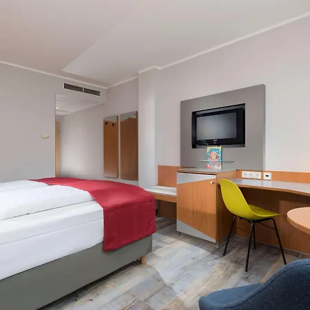 Отель Ramada By Wyndham Hannover Messe Латцен