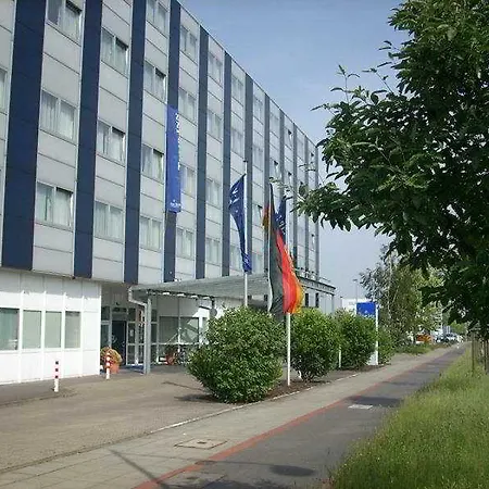 Отель Ramada By Wyndham Hannover Messe Латцен