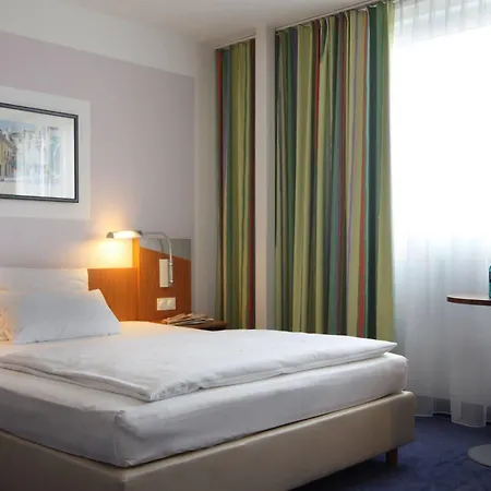 Отель Ramada By Wyndham Hannover Messe Латцен