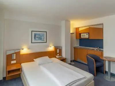 Ramada By Wyndham Hannover Messe Отель Латцен