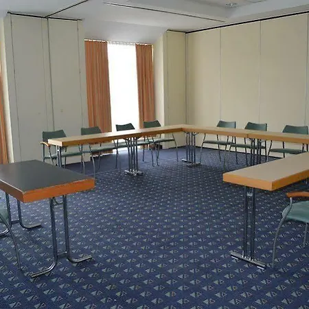 Ramada By Wyndham Hannover Messe Отель 3*