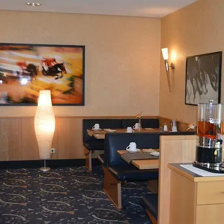 Ramada By Wyndham Hannover Messe Латцен