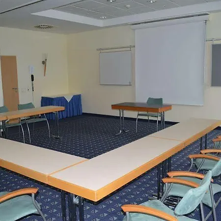 Отель Ramada By Wyndham Hannover Messe 3*