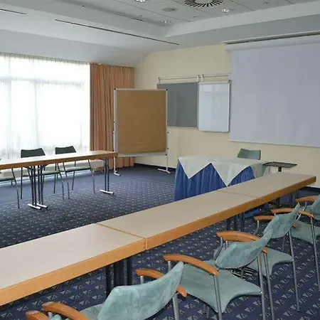 Ramada By Wyndham Hannover Messe Латцен