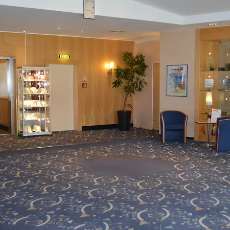 Ramada By Wyndham Hannover Messe Hotel Laatzen