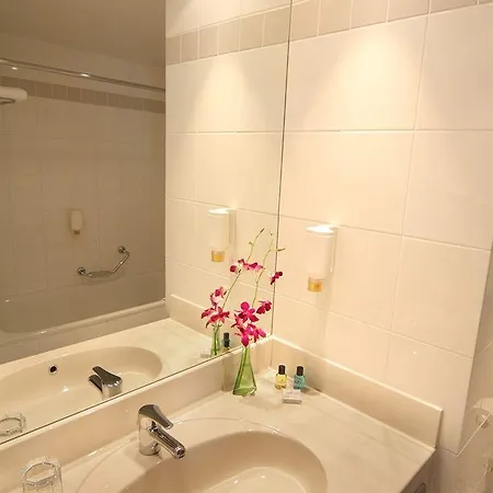 Ramada By Wyndham Hannover Messe Отель Латцен