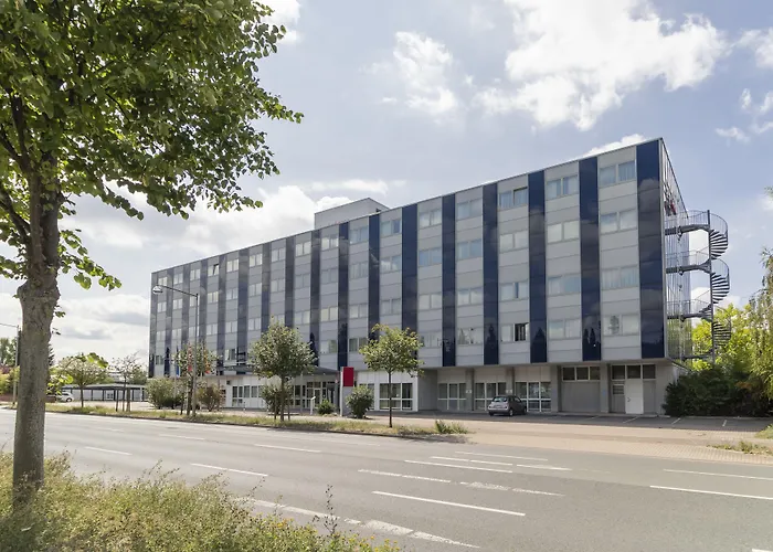 Ramada By Wyndham Hannover Messe Hotel Laatzen