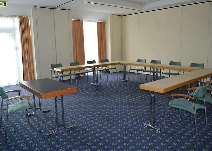 Ramada By Wyndham Hannover Messe Отель 3*