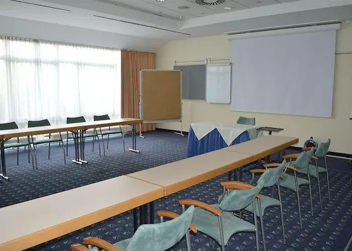 Ramada By Wyndham Hannover Messe Латцен